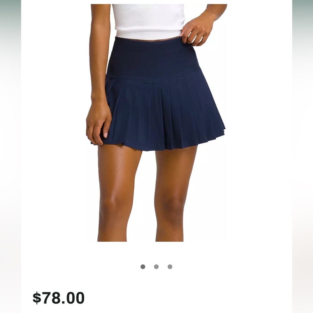 Wilson Women's Midtown Tennis Skirt - pleated. Size small.